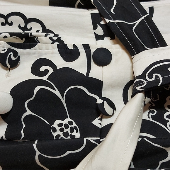 BCBGMAXAZRIA LIGHT TRENCH JACKET! - Picture 3 of 4